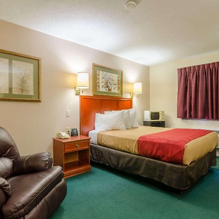 Rodeway Inn Митчелл Экстерьер фото