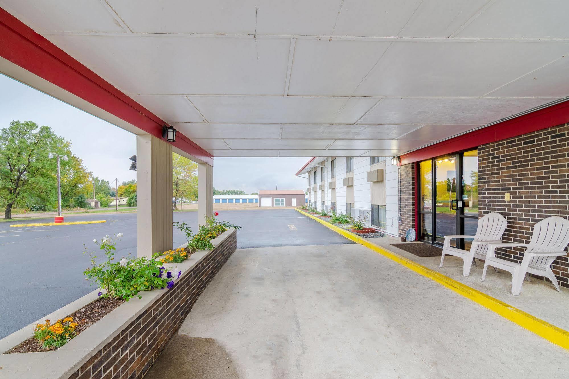 Rodeway Inn Митчелл Экстерьер фото